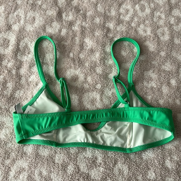 Solid and striped swim top size medium - Picture 2 of 3